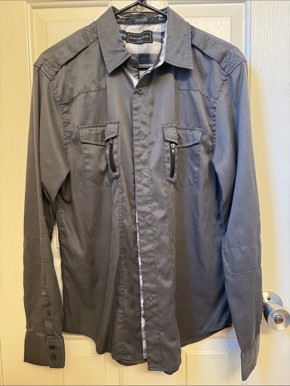 Men’s Gray Long-Sleeve Zip-Pocket Shirt Button Up